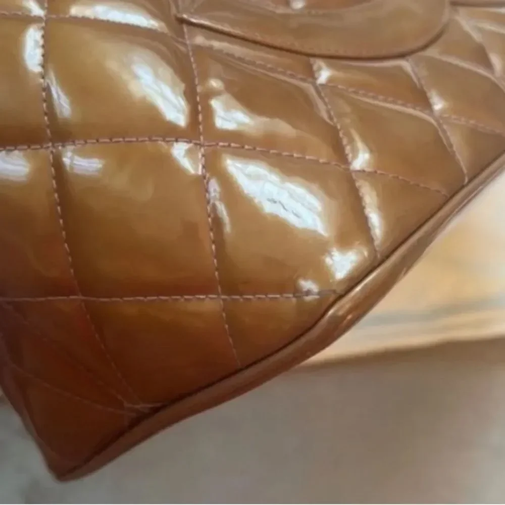 AUTH *Chanel* 🌟OLD MONEY🌟Camel Medallion Patent Leather Classic Tote HandBag Y2K